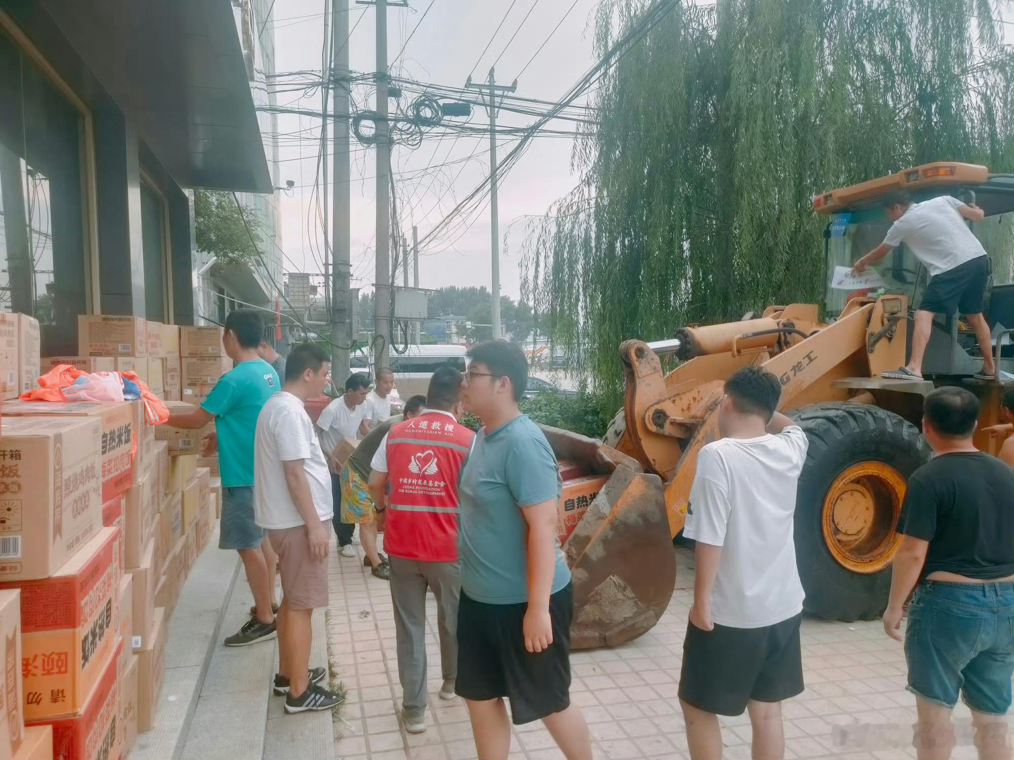杨洋老师出道十几年来，在做慈善这件事上永远都是用心了解灾情，根据灾区实际情况按需