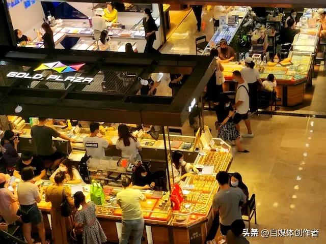 金价波动下的水贝淘金热！佛山准新人请假扫货，刚需购金竟藏这门道
 
2026年3