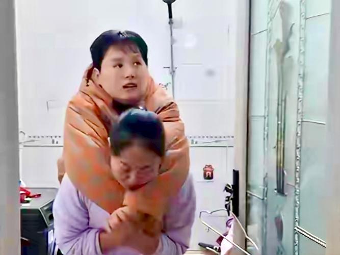 婆婆照顾五年植物人儿媳妇，借款百万，只因她叫了我一声妈！

河南一女子出了车祸导