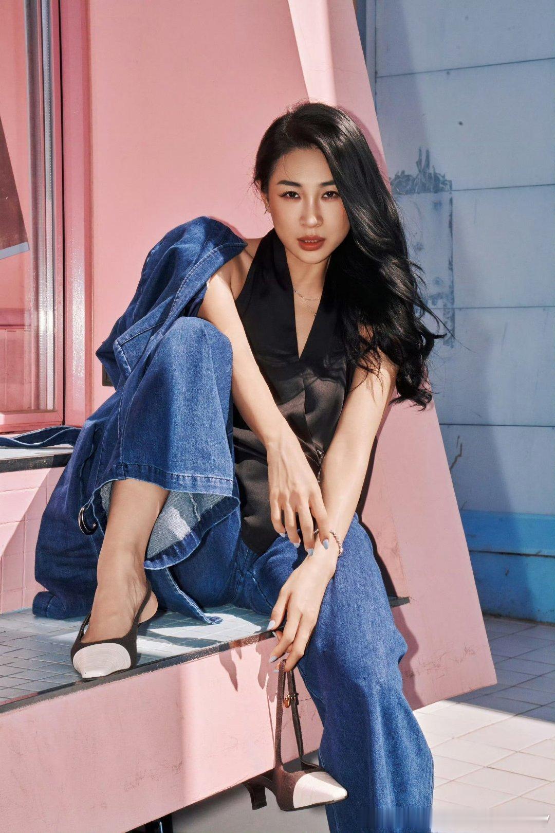 浪姐四公妆造图浪姐的妆造一直还是很出圈的，这一场都很女团！乘风妆造乘风2006