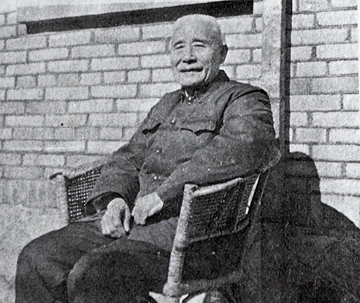黄亚光建议钞票设计毛泽东头像，毛主席回应：可以印伟人头像，究竟如何处理这个建议呢