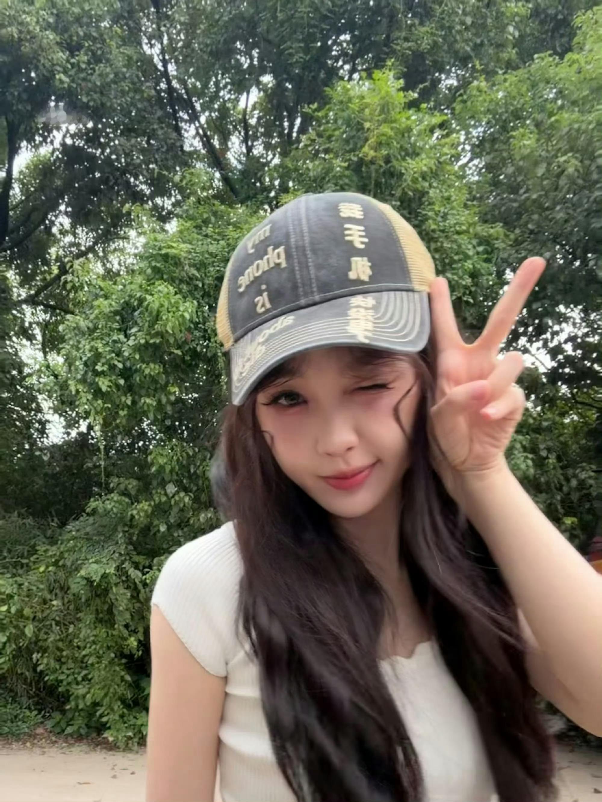 虞书欣刘雯旧照专注虞书欣，期待待播剧 ​​​