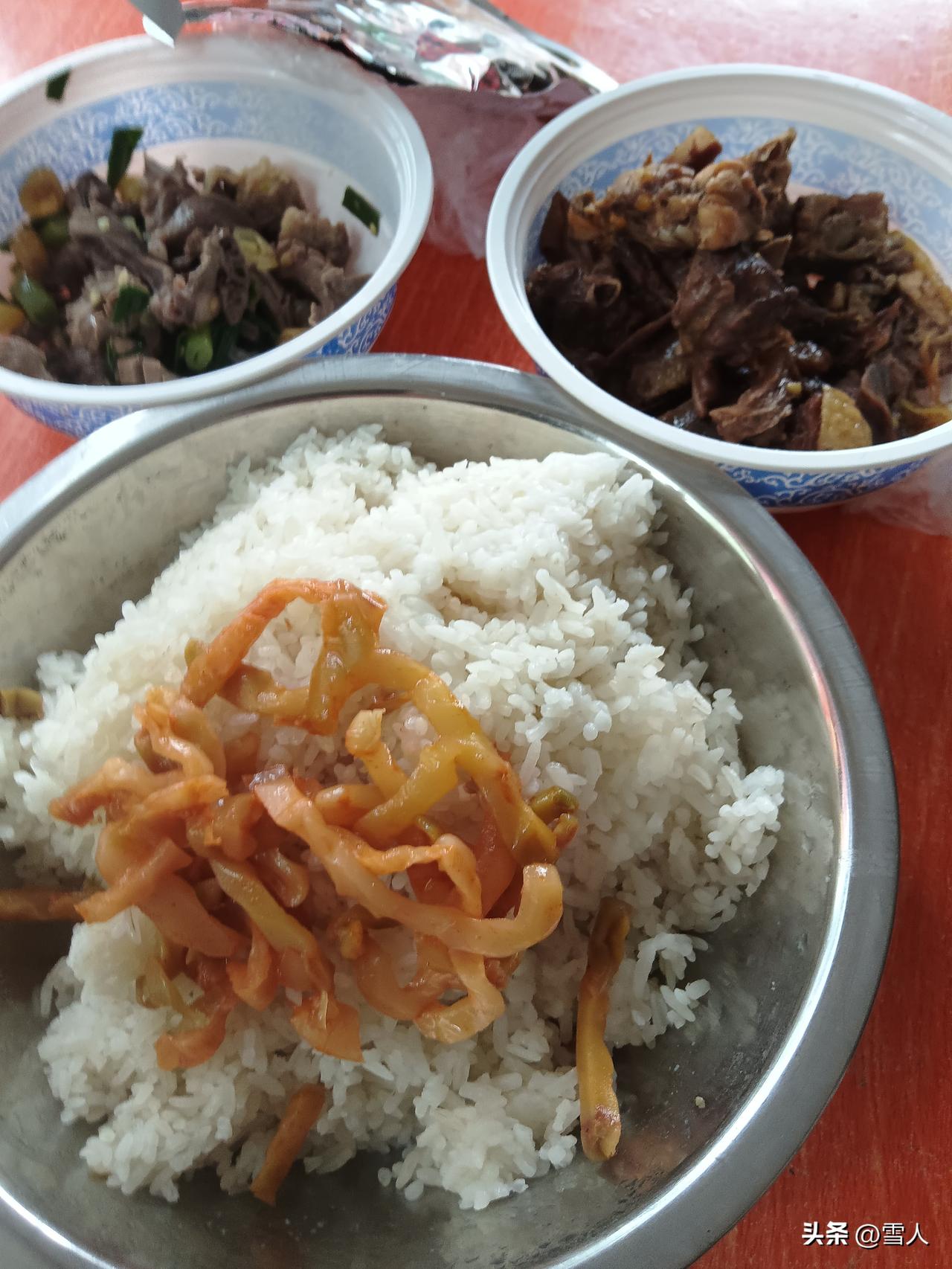 关于在海口综艺录制餐厅留存剩饭事件的个人观点：3月26日，《奔跑吧》第14季节目