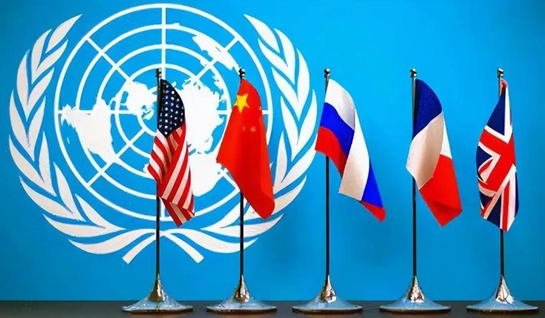 曾经有个外国的小可爱在外网上问了这样一个问题：如果全世界的国家联合起来攻打五常，