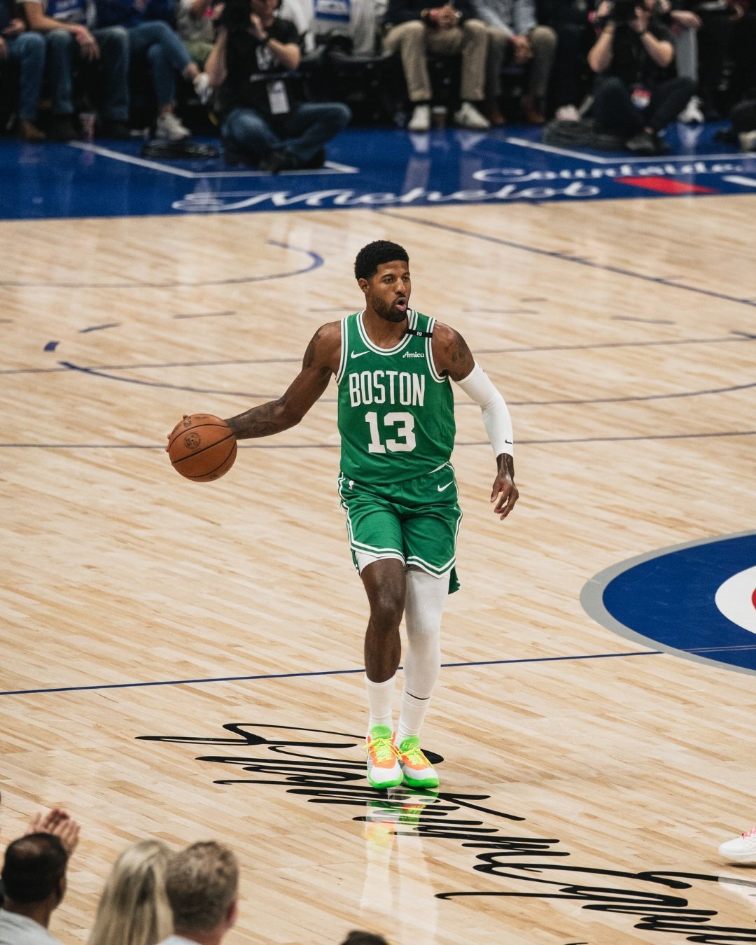 NBA官方在赛后录像复核后，认定保罗-乔治在对阵底特律队的比赛中存在假摔行为，联