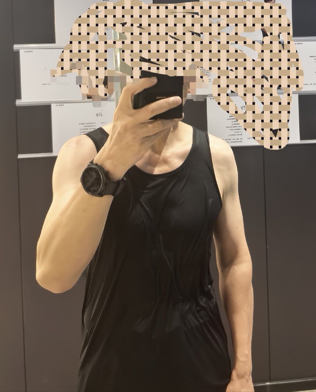 湿个身，不能光看他们跑来跑去踢球自己不运动。老了，踢不动了，室内运动的花架子还是