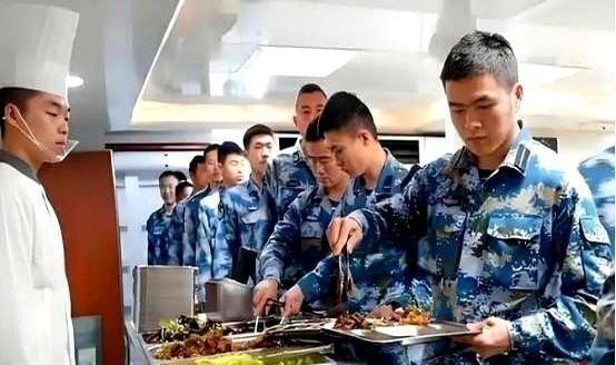 都说航母是吞金兽，到底有多夸张？就拿山东舰来说，每天光猪肉，就得整整24头摆上流