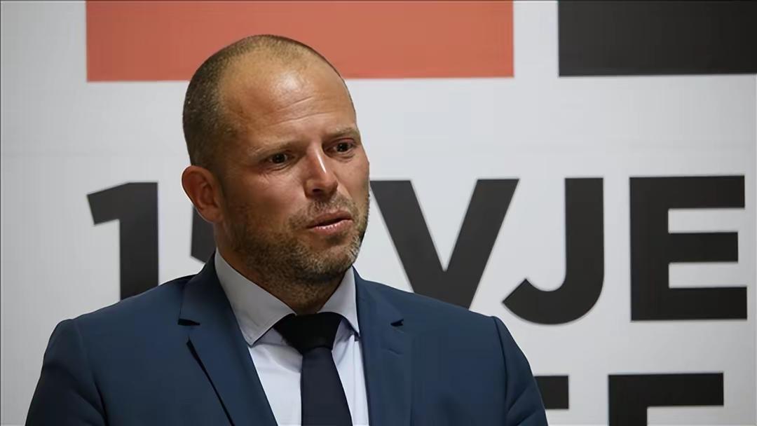 比利时国防大臣特奥·弗兰肯称北约可以“把莫斯科从地图上抹去”。比利时政客不是说说