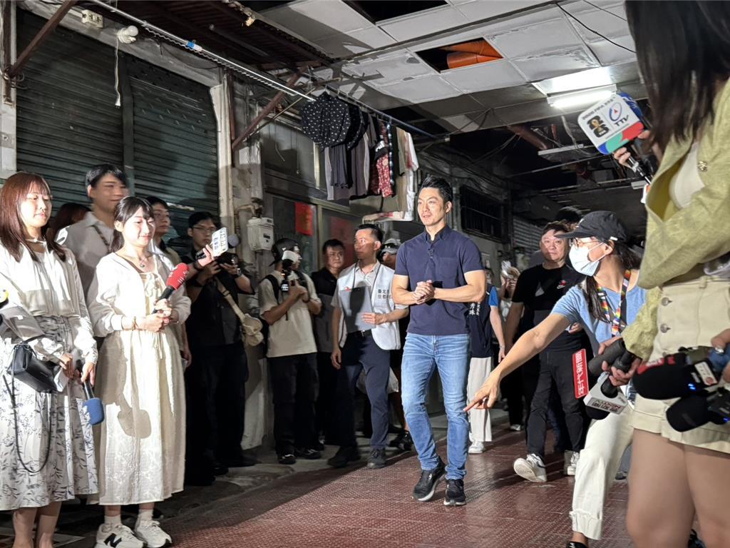 台北市长蒋万安日前赴新加坡接受李光耀城市奖特别奖，致词时以火锅比喻台北形象。绿营