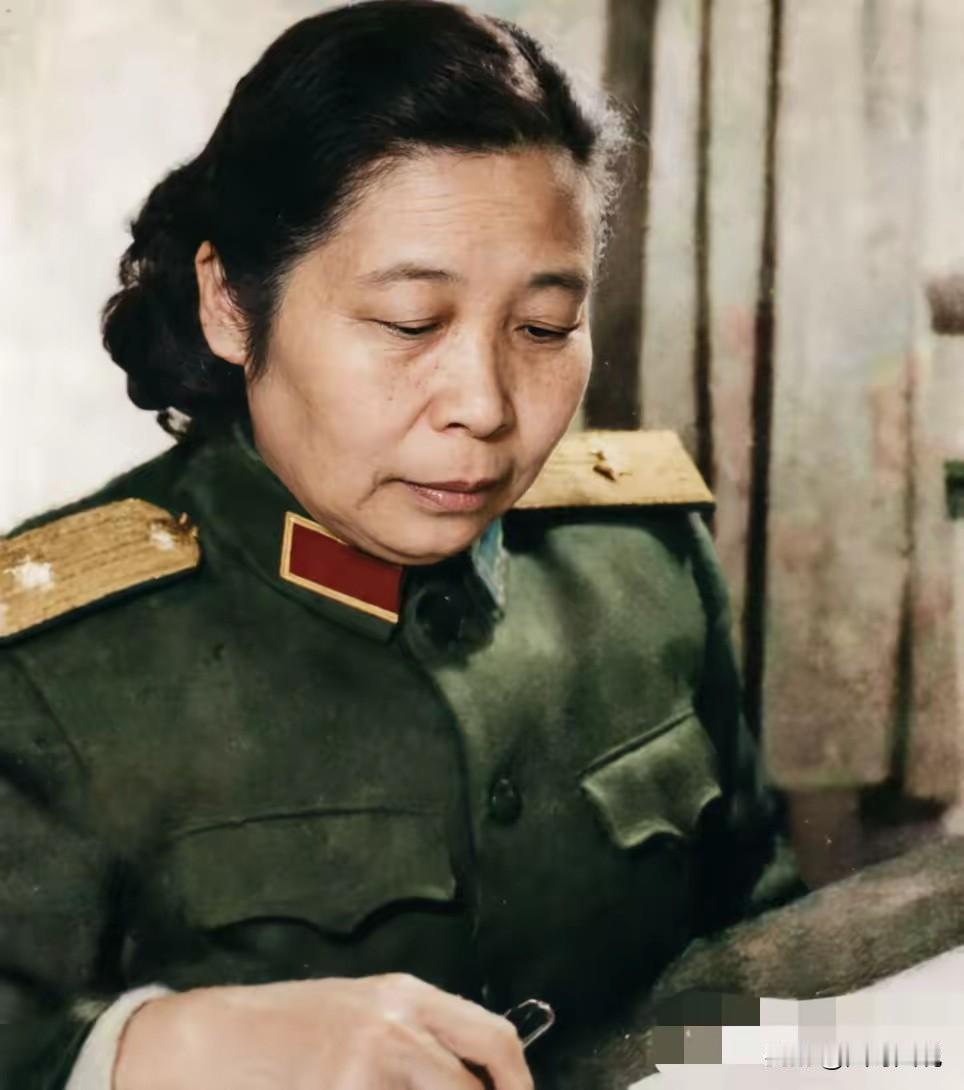 人称“开国女将第一人” ，1955年大授衔时唯一被授予少将军衔的女性，丈夫是开国
