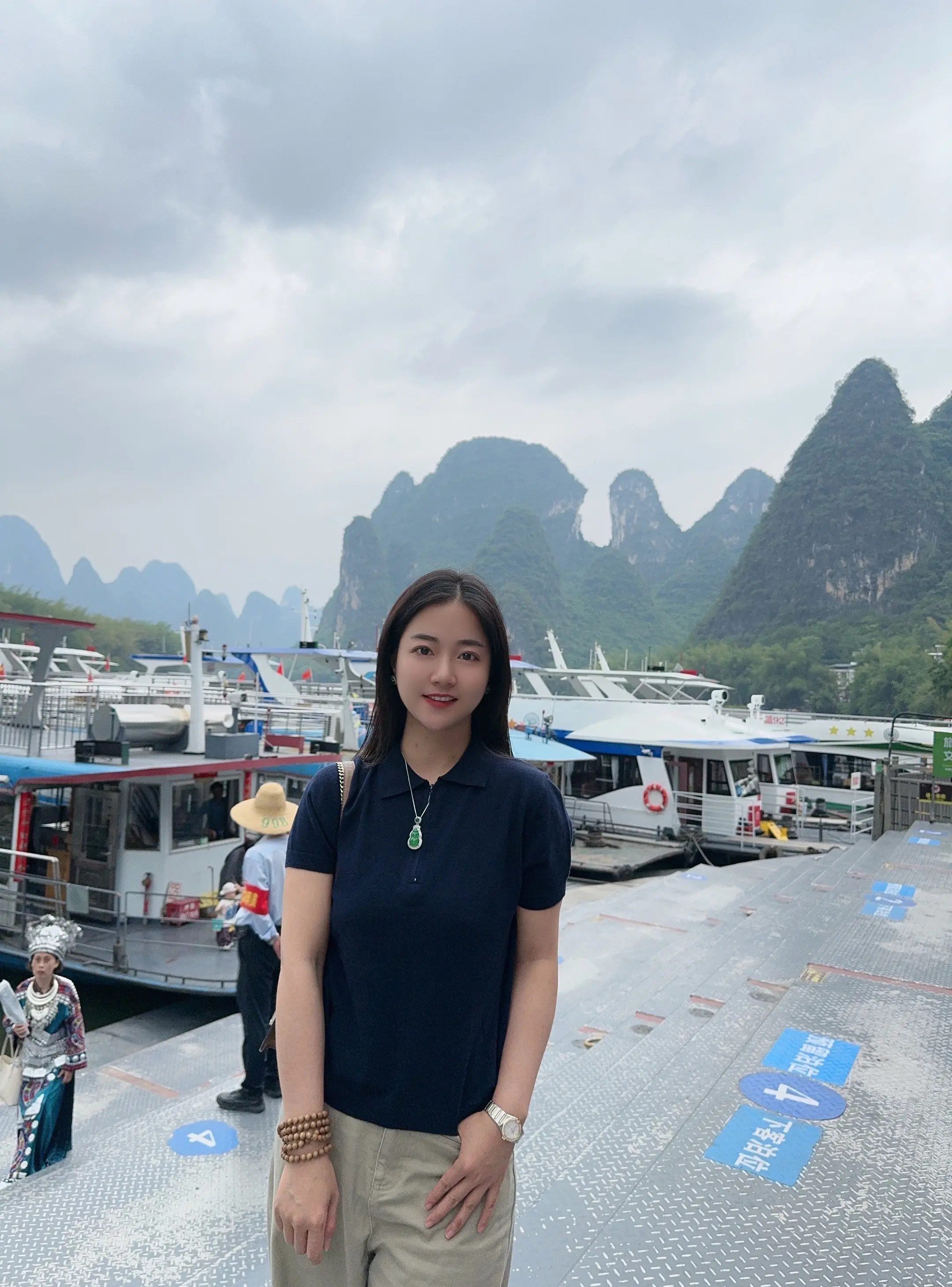 1987年8月的🐰，没对象没备胎，一个人，有人说我孤独，有人说我自由...