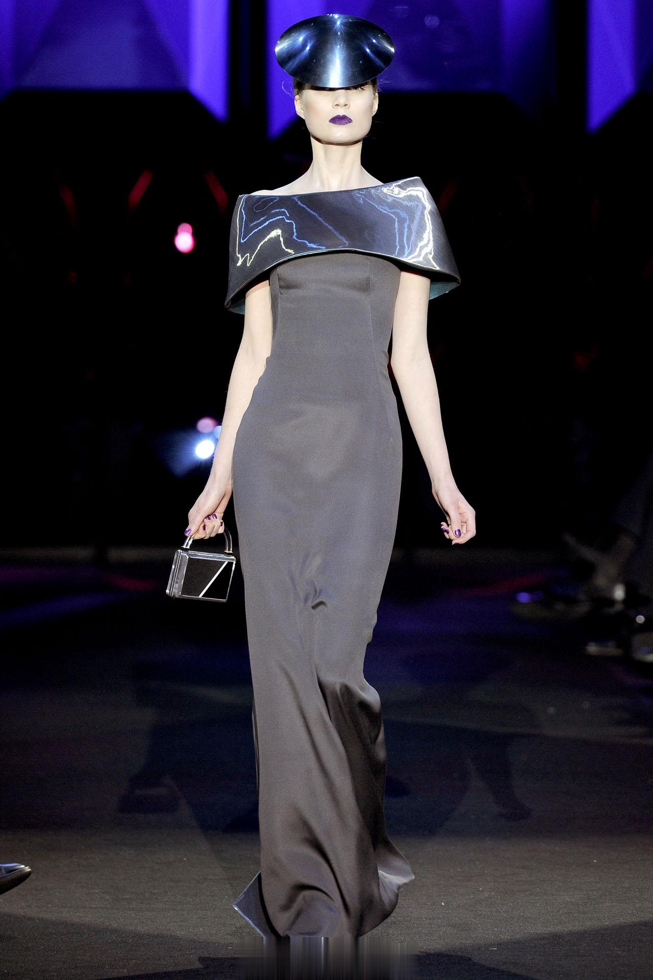 Armani Privé Spring 2011 Couture • 流动闪烁的