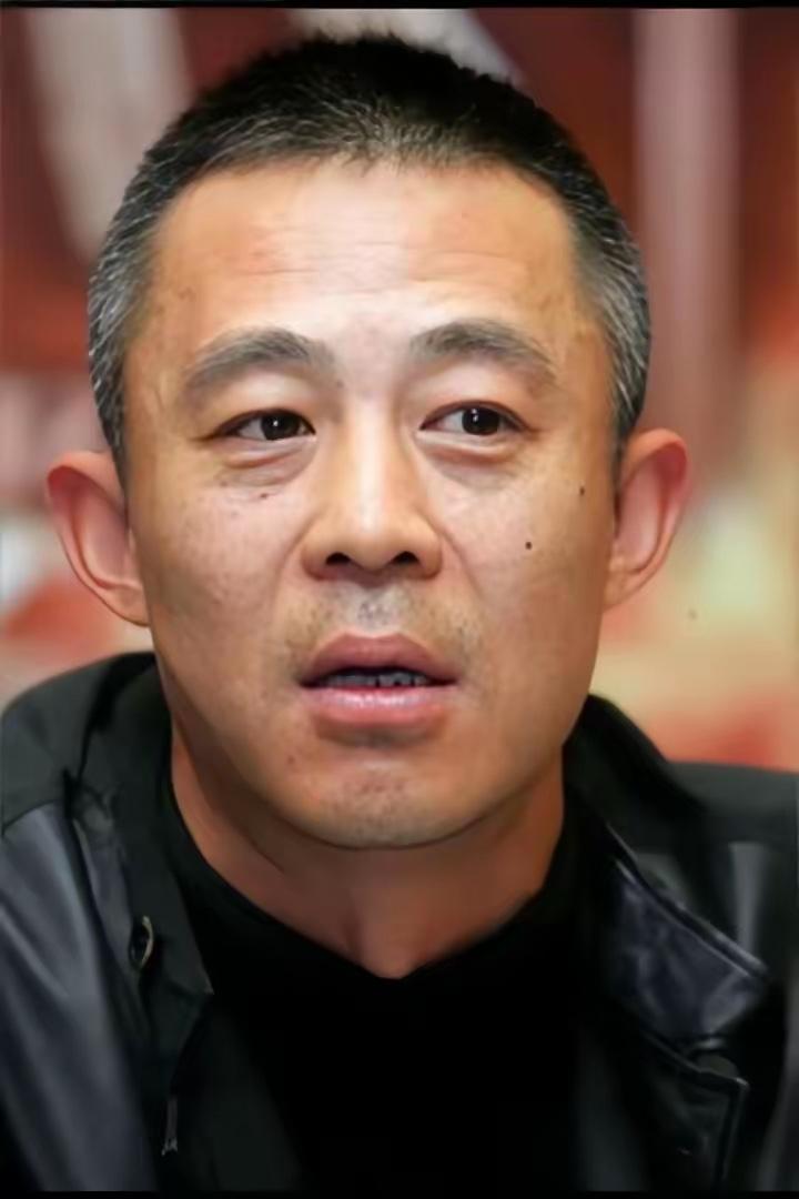 这个世界最搞不懂的人就是侯勇了。明明自己都58岁了，居然和三婚妻子生了个儿子。他