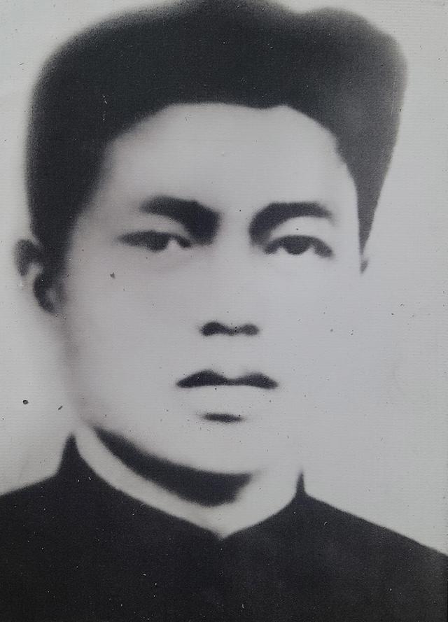 他创建温州第一支革命武装，率游击队奋战四年，竟遭叛徒暗算牺牲。
 
这位英烈是陈