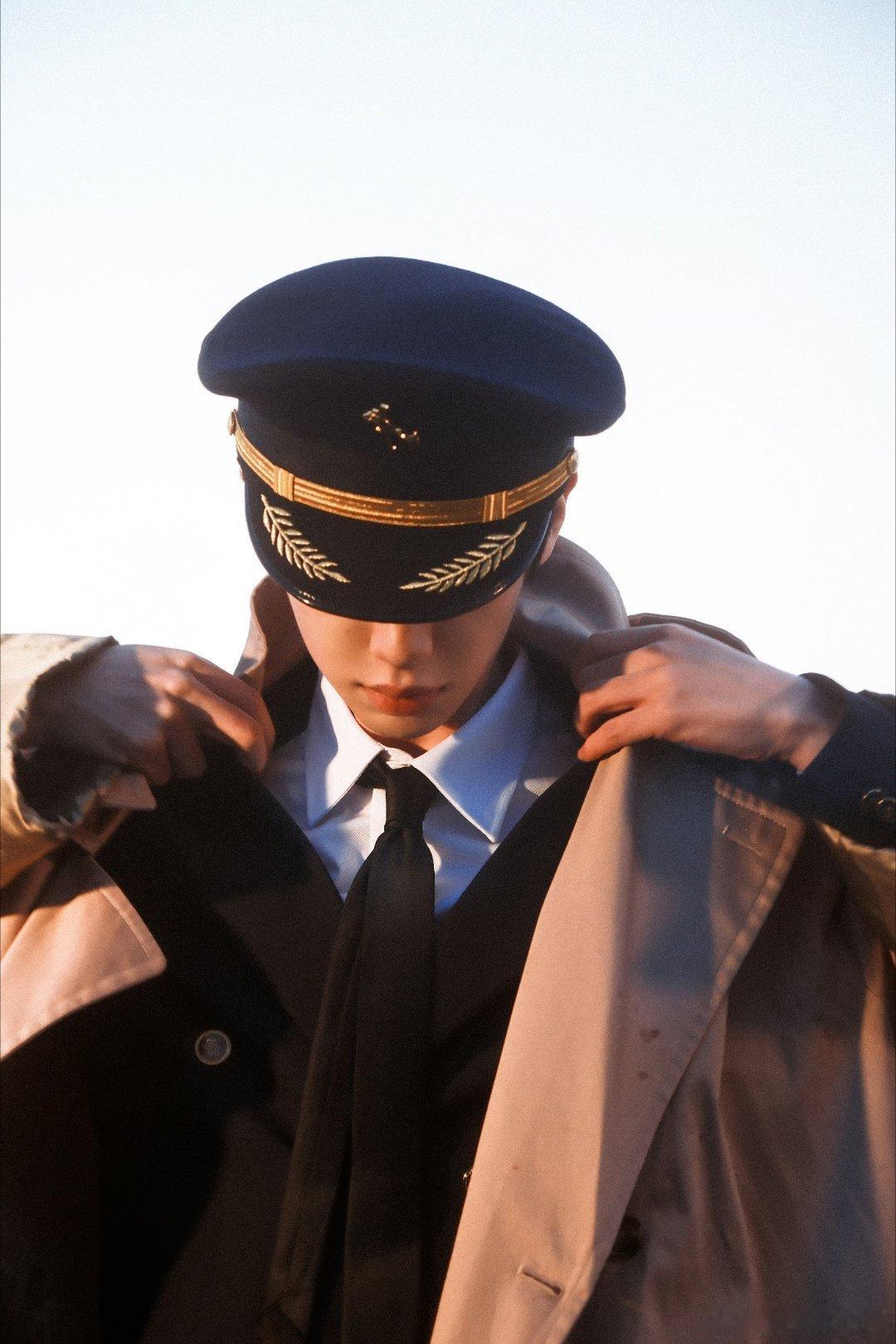 黄明昊24岁庆生照明心见性，昊宇同辉廿四嘉岁欢喜 