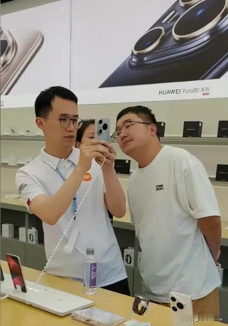 知己知彼百战百胜？红米这是要越级打华为吗？？[大笑][大笑][大笑]