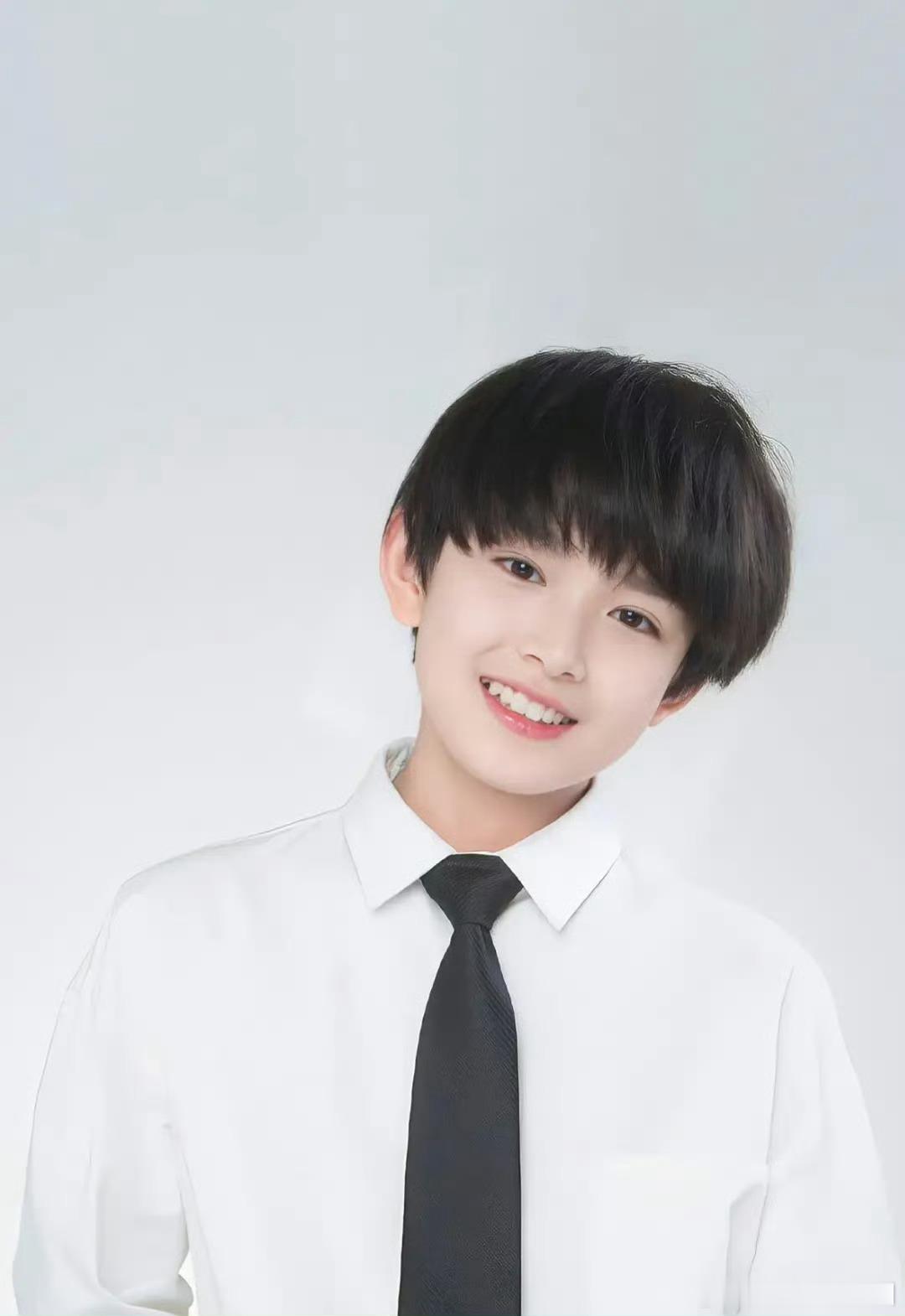 omg 张极这张看完就能吻上的程度 