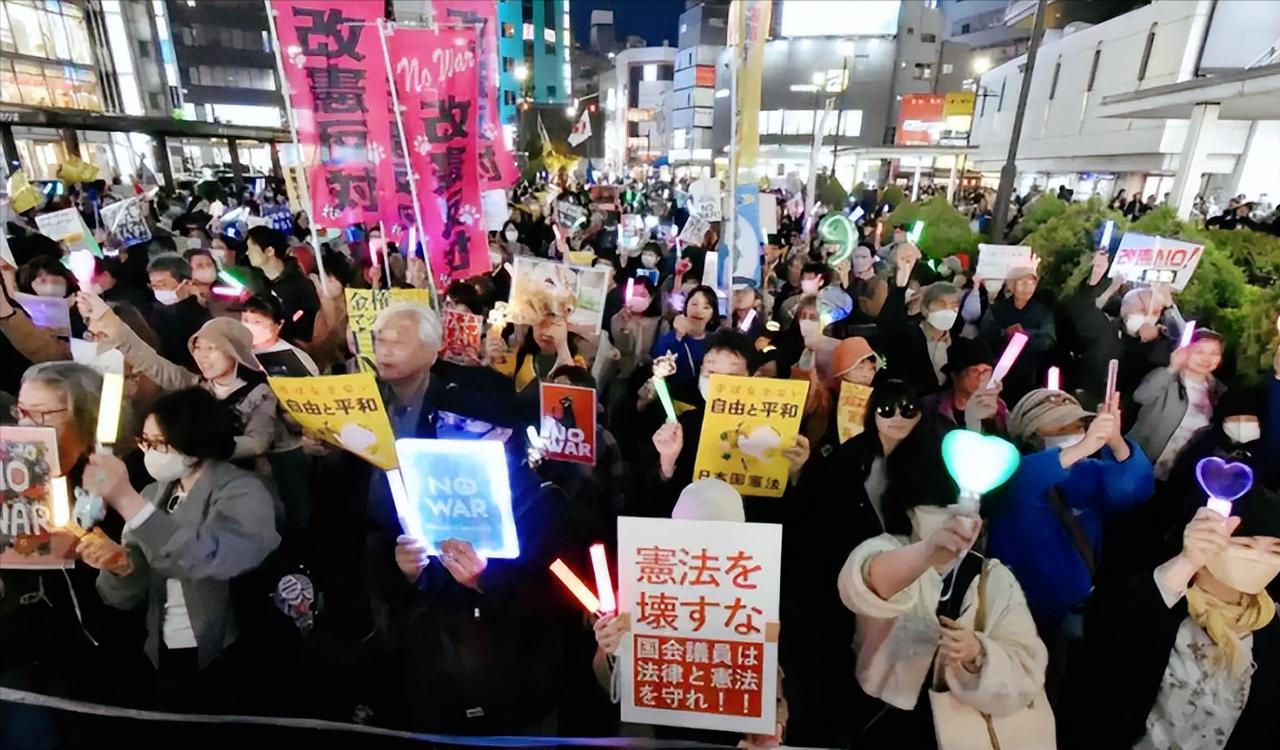 最近日本的一连串操作太让人警惕了，高市早苗政府一门心思放开武器卖向国外，高层扎堆