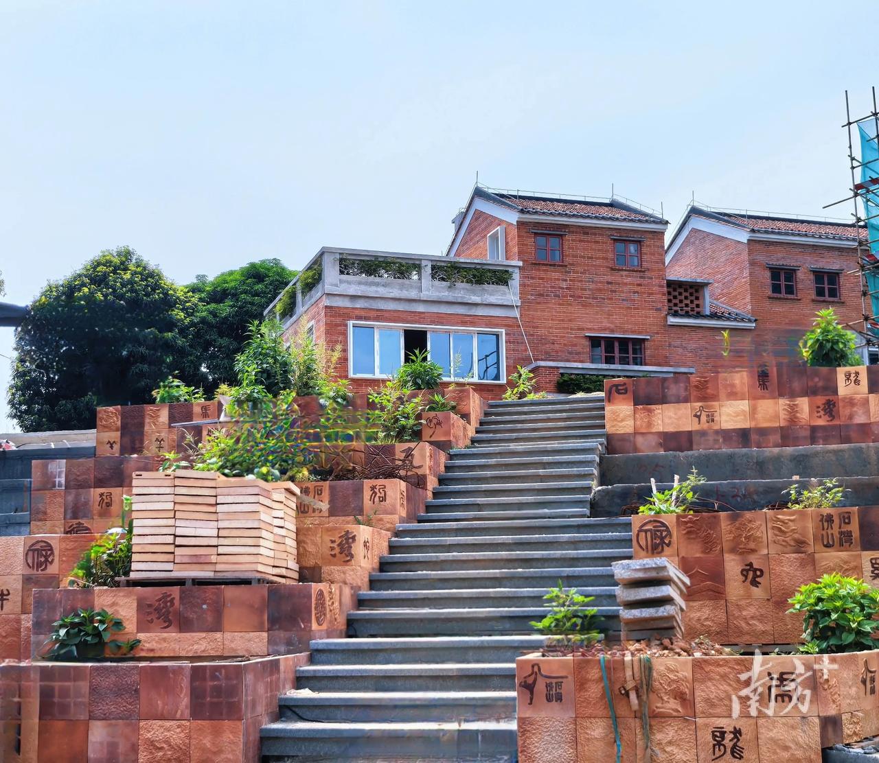 佛山石湾·红卫岗｜红砖老陶工宿舍变身潮玩文创街区

标题：佛山美陶湾红卫岗｜老红