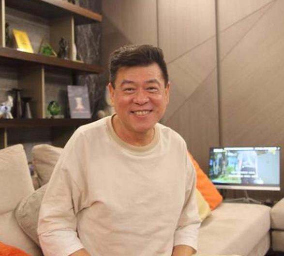 孙德荣又曝内幕！


于朦胧离开得太安静
安静到不同寻常

孙德容说他的手机里只