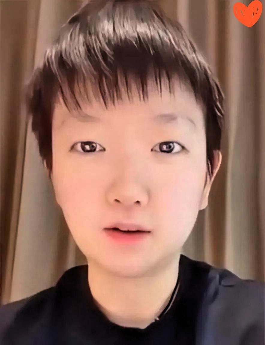 莎莎报平安的那一刻，球迷悬着的心才算真正落地！

但这声“别担心”背后，是她全年