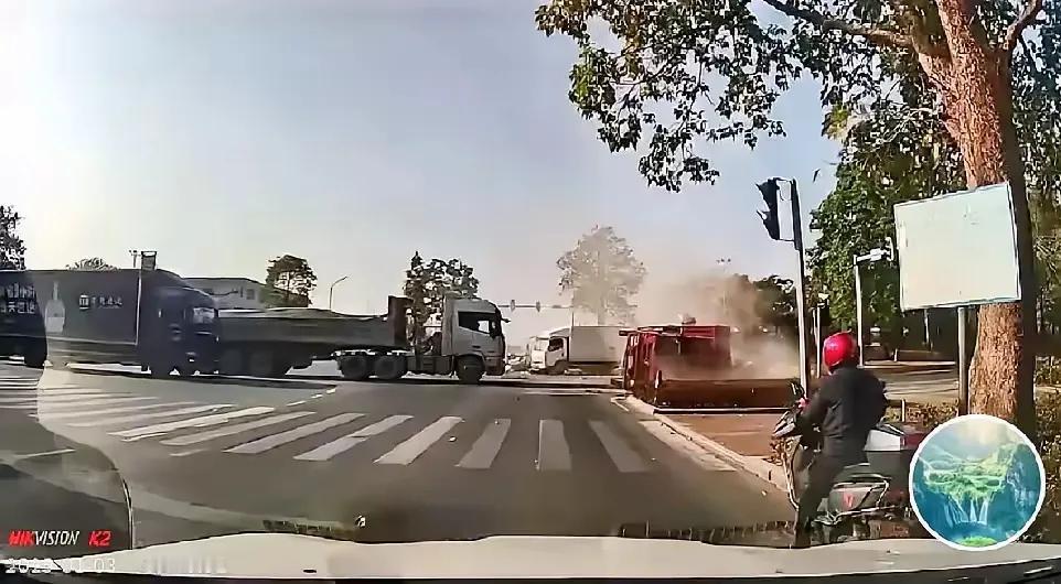 广东河源市一起车祸的行车记录仪视频曝光后，三大惊人真相浮出水面：

一、在车祸发