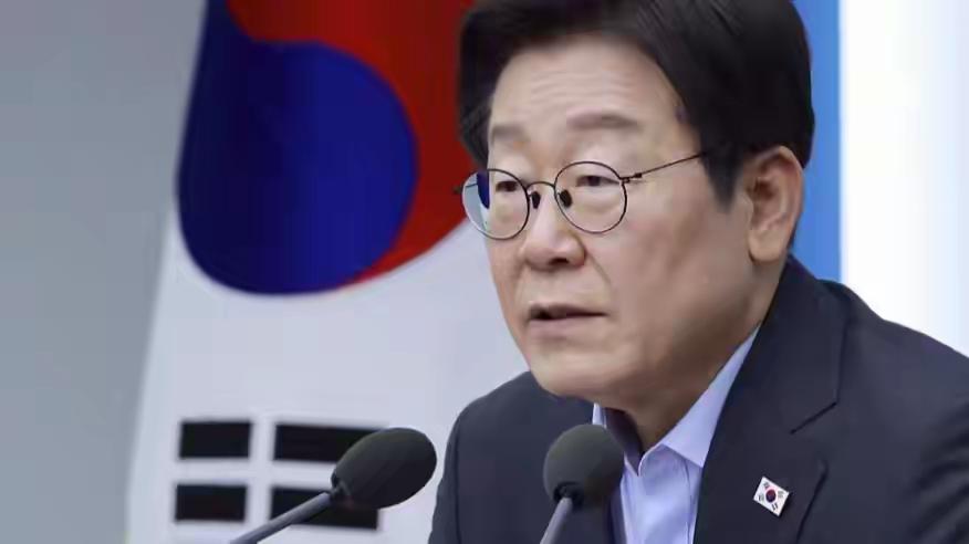 乌克兰总统泽连斯基出卖了韩国后，引起韩国不满，韩国总统李在明明确表示遗憾，可是泽