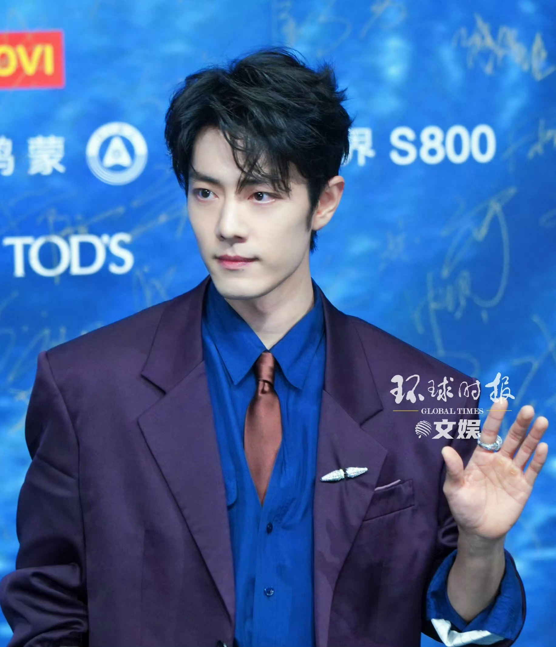 肖战霸榜世趋卧乐个超绝状态，世首帅巨星霸榜世趋轻轻松松。