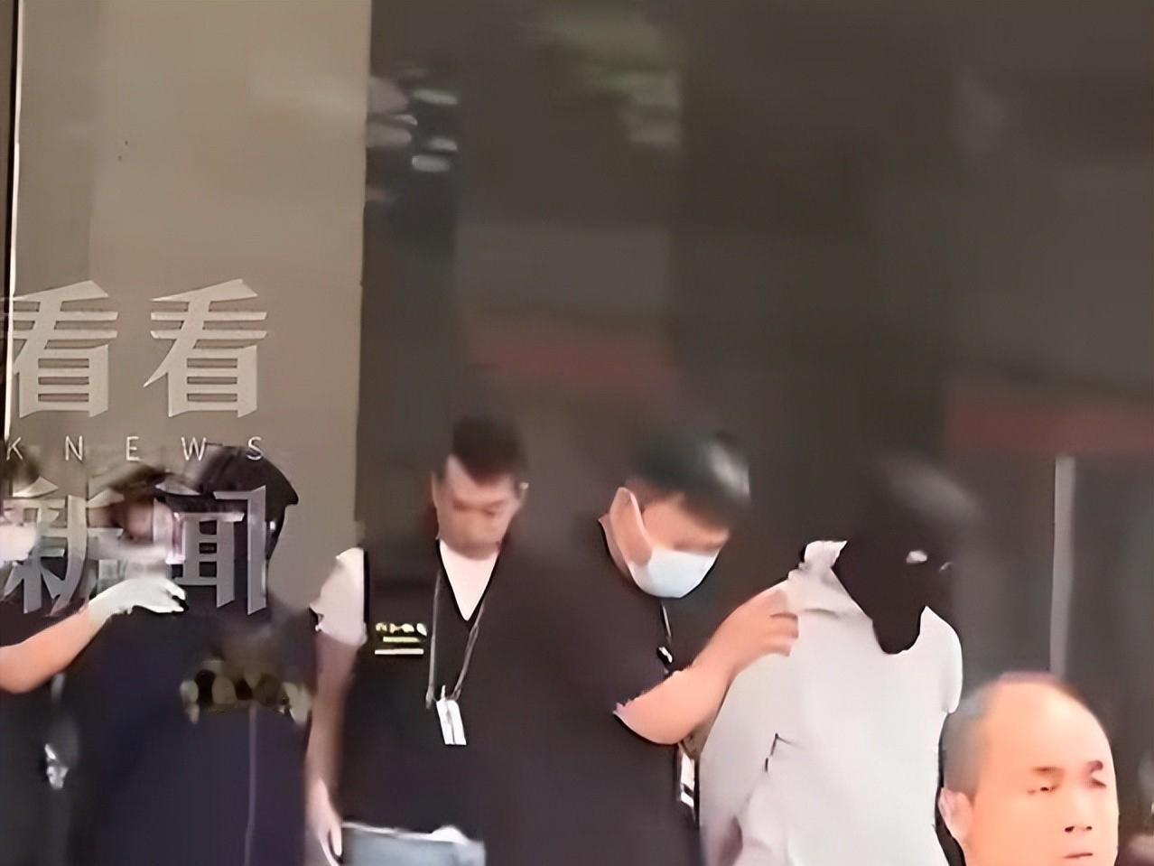 必须严惩！澳门一名警司在退休之后，竟然私下和操控卖淫集团搭上线，利用自己的身份，