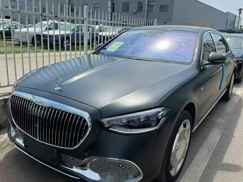 迈巴赫 S680 4MATIC 哑光夜晚黑现车优惠5万，优惠后343.80万#奔