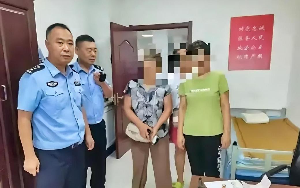 沈阳70岁大妈，捡了袋发霉大米想喂鸟，拆开一看差点瘫在地上——里面藏了近30万。