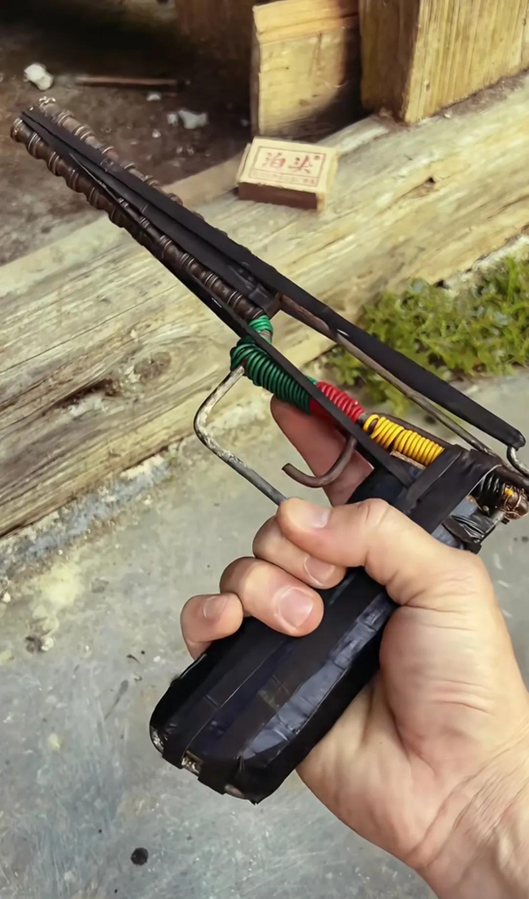 40年前的玩具，小时候都是自己做的，你玩过吗？