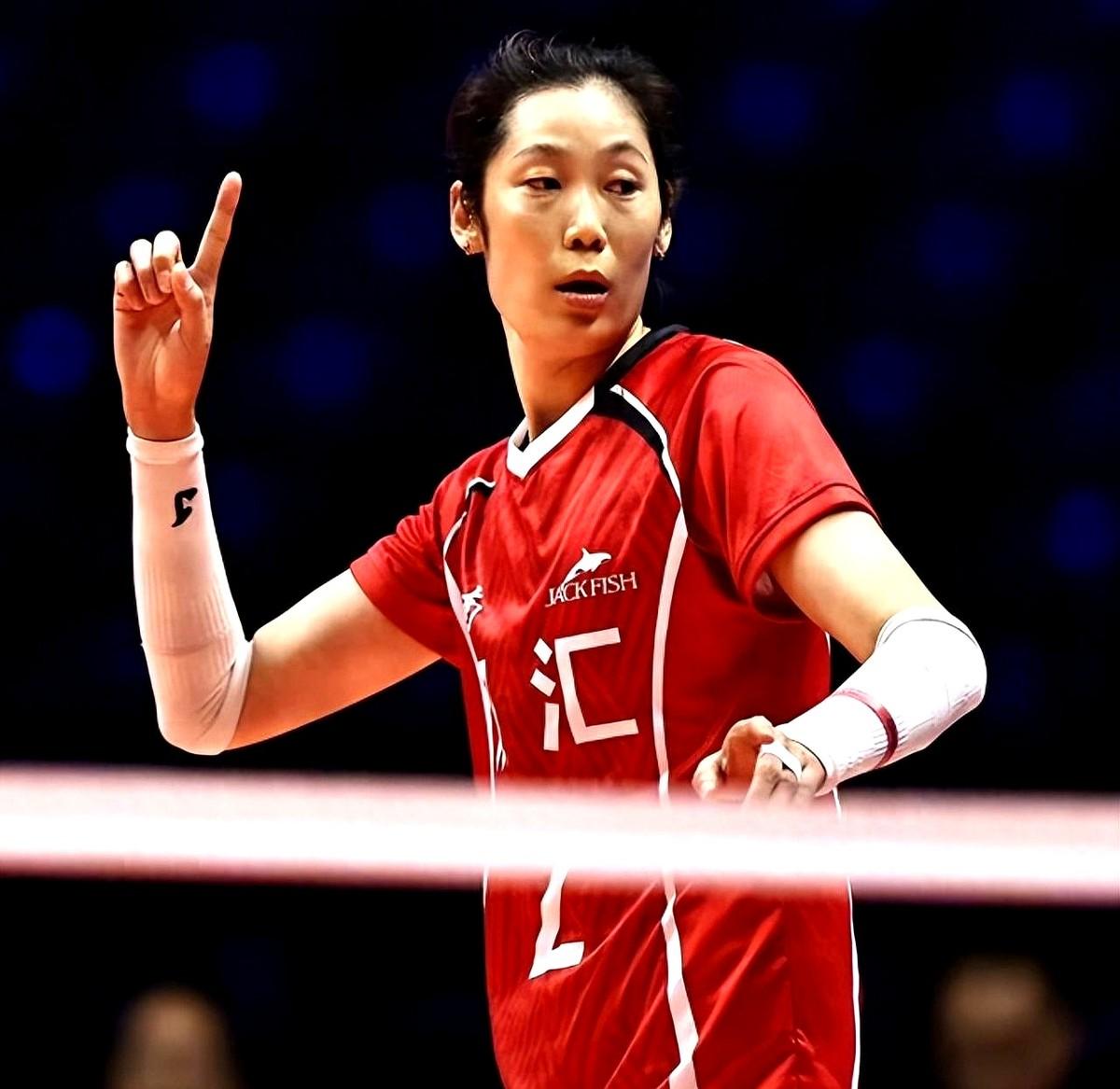 体育界饭圈文化从内而外，从外至内，盘根错节，根深蒂固。
那些带着恶意的笔杆子一篇