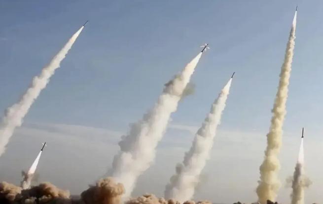 以后打仗，谁开的第一枪不重要，重要的是我们的第一枪打给谁！

以后打仗，谁先开第