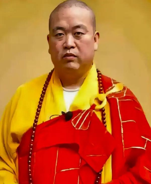 方圆天地，为头条联友对联：
彩云追月寻知己，
戏凤游龙觅红颜。