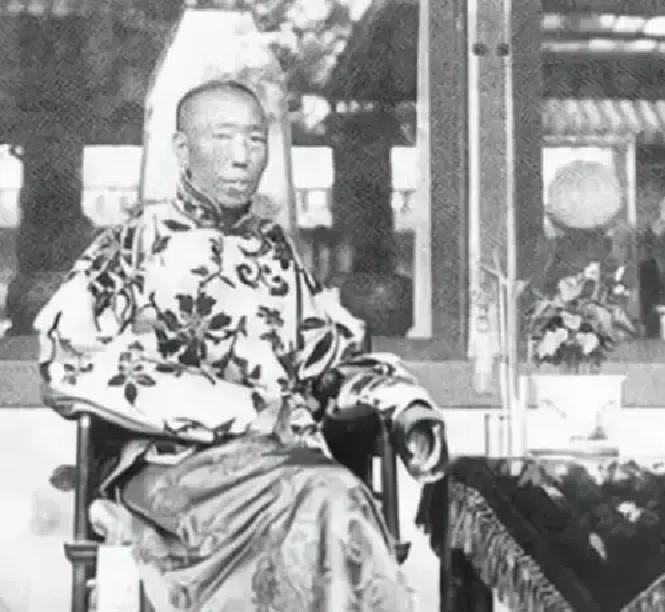 1908年，慈禧太后死后，李莲英便失去了最大的靠山，为慈禧守孝100天后，李莲英