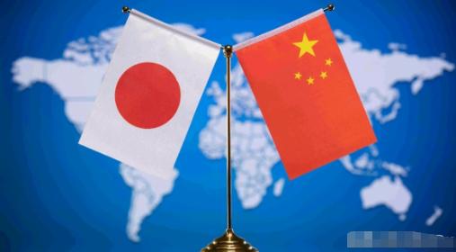 央视军事这消息看得人头皮发麻，东部战区发话了：沿海一线，导弹全时竖立，这可不是演