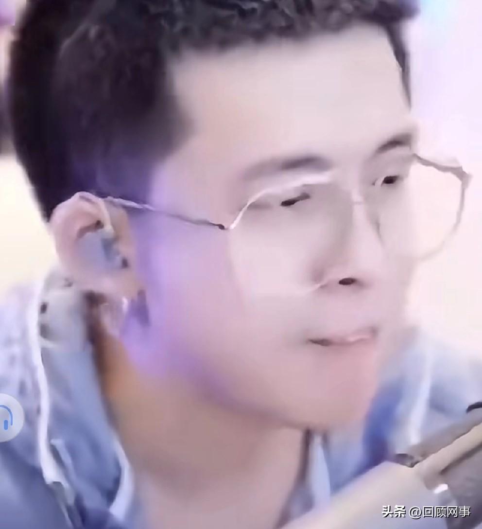 王冕出镜做发型，明显变胖！

          近两天关于王冕出狱后的动态越来