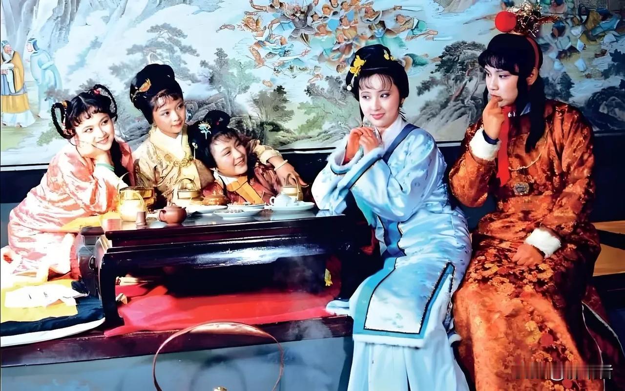 1987版电视剧《红楼梦》是大家公认的经典之作，早已深入人心，已无法被超越。
说