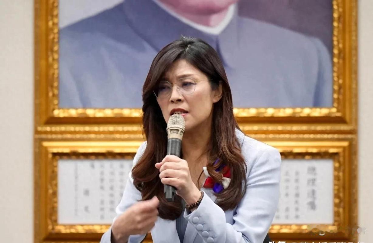 郑丽文对两岸关系的核心立场可以概括为：以“九二共识”为政治基础，坚定反对“台独”