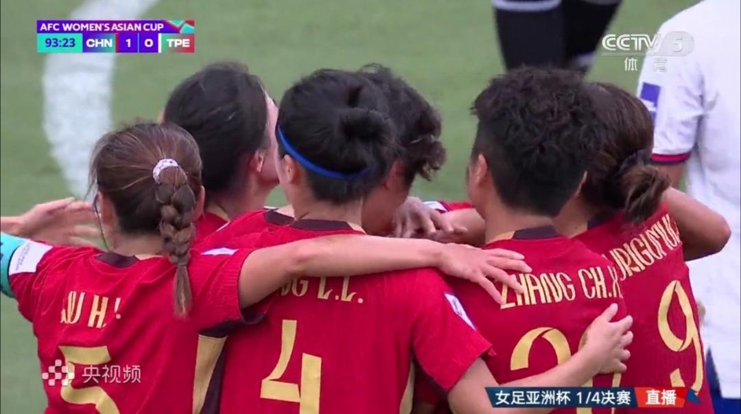 7号王霜在门前巧妙做球，23号邵子钦顺势攻入球门！这个进球来得太及时了，太关键了