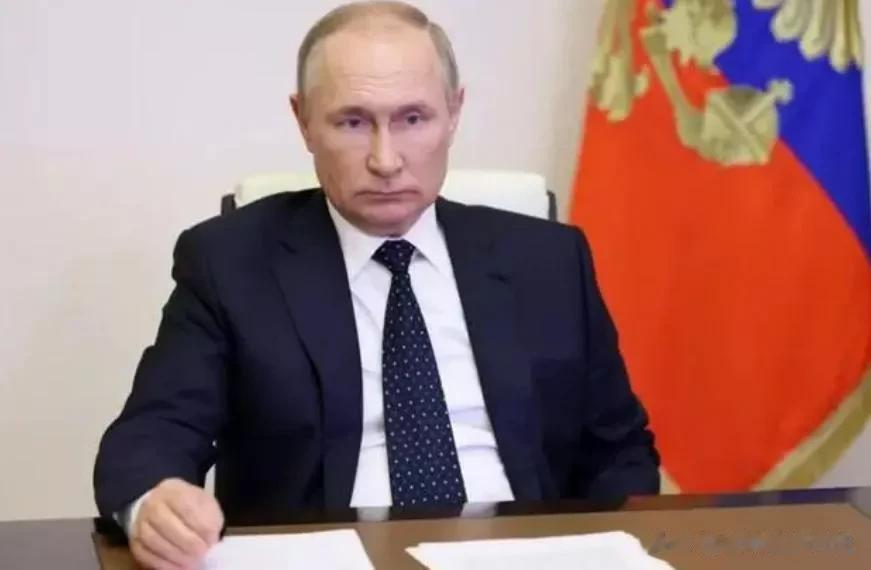 30多国围攻俄罗斯，马克龙说了一句前所未有的话，你们别抓普京

来源:海峡快讯
