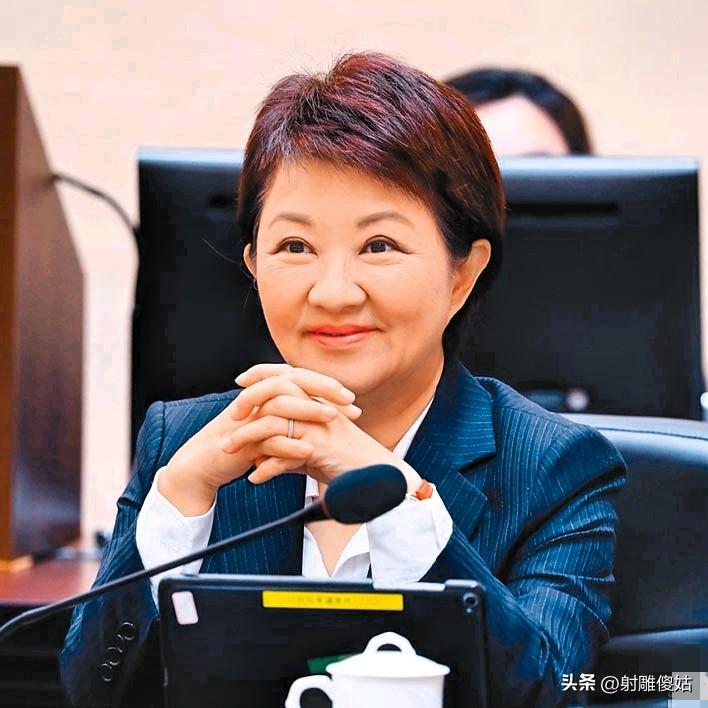 此次卢秀燕窜美行径，就是在开台海和平稳定的倒车，危害两岸关系发展交流。
其在美国