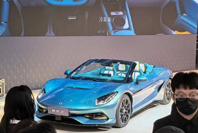 当“全球首款智能电动超跑”的标签贴在腾势Z身上的时候，腾势正式成为全球首个完成M