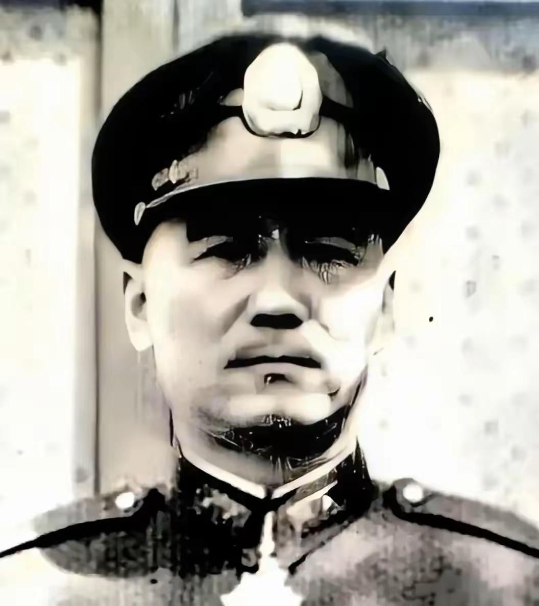 1949年，成都已被团团围住，国军30军军长鲁崇义把心腹叫到一起，只说了一件事：