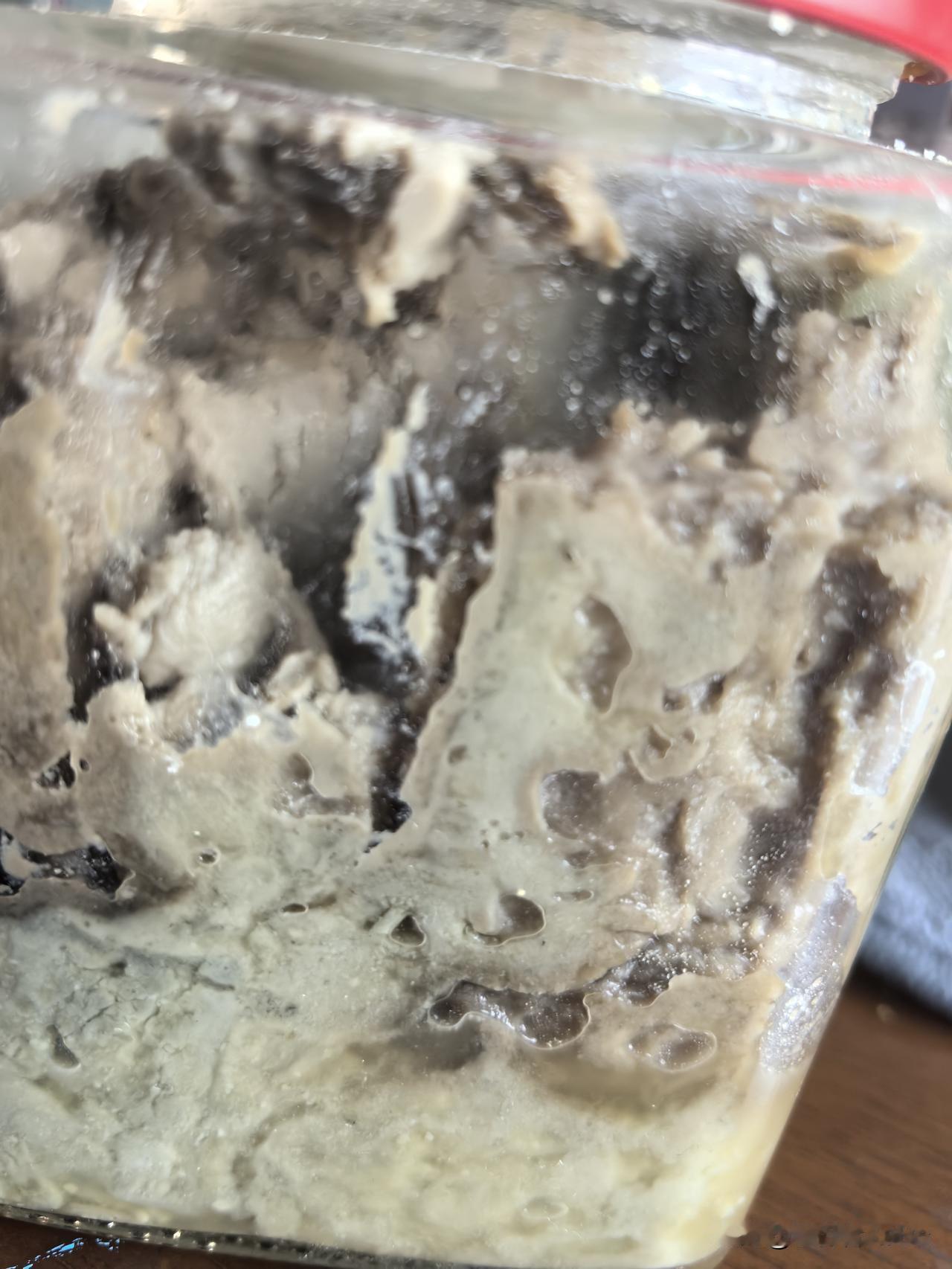 看着不入眼，闻着臭吃起来还真的很好吃的。说是古法大缸腌制的纯自然发酵一年也不知道