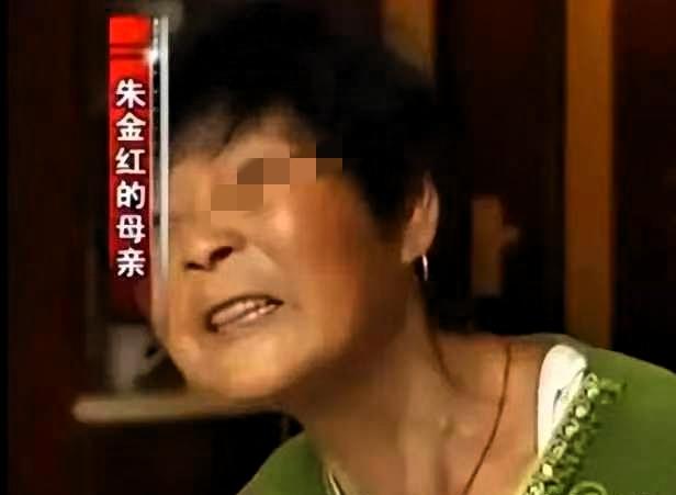 最毒妇人心啊！江苏南通，一女子远嫁到日本，在国内买了3套房子出租，交由70岁的母