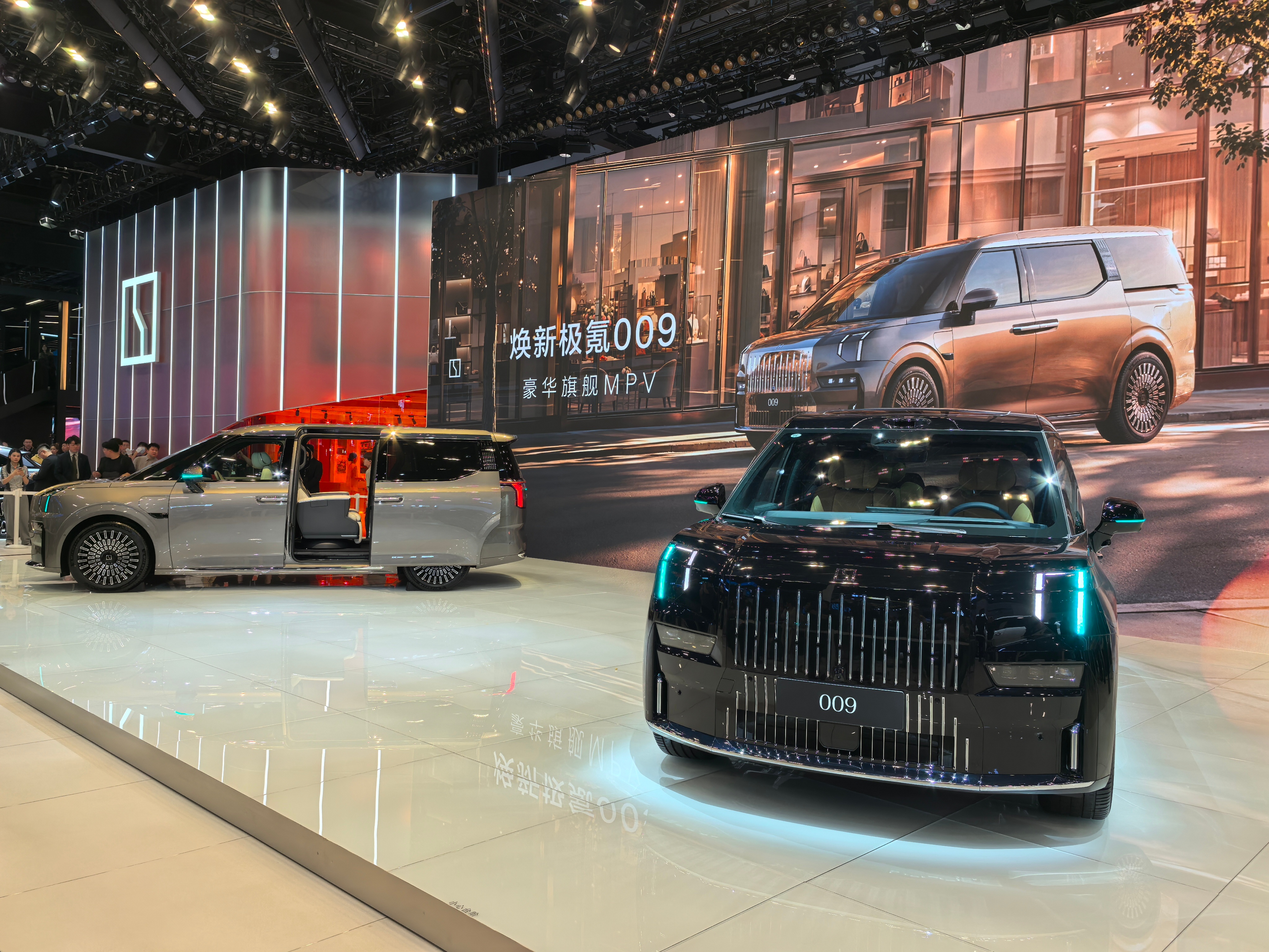 焕新极氪009，全面升级900V架构、108度/115度电池，CLTC续航740