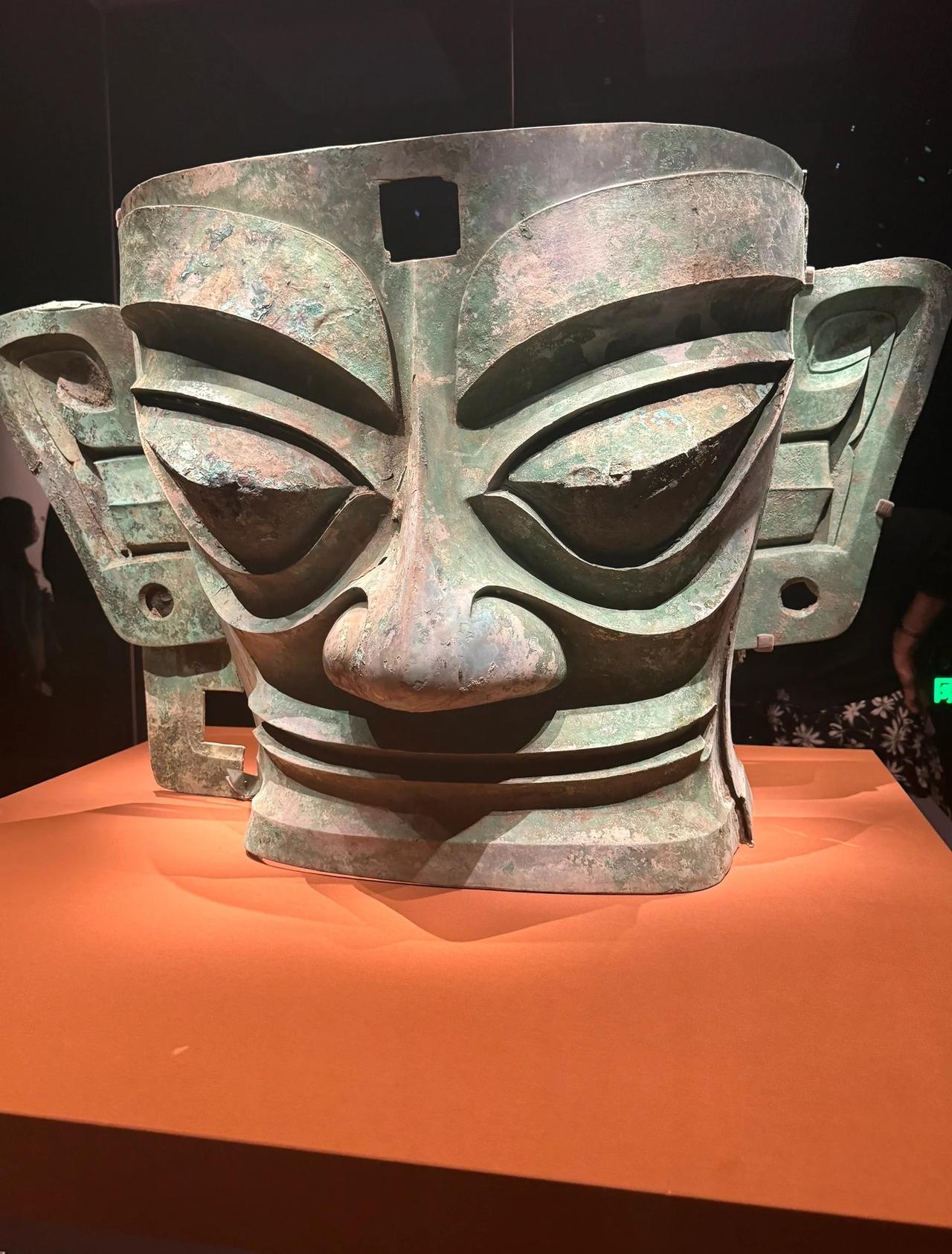 将“地理中原”与“文明原乡”混为一谈，确实容易消解华夏根脉的厚度。周平王东迁虽确