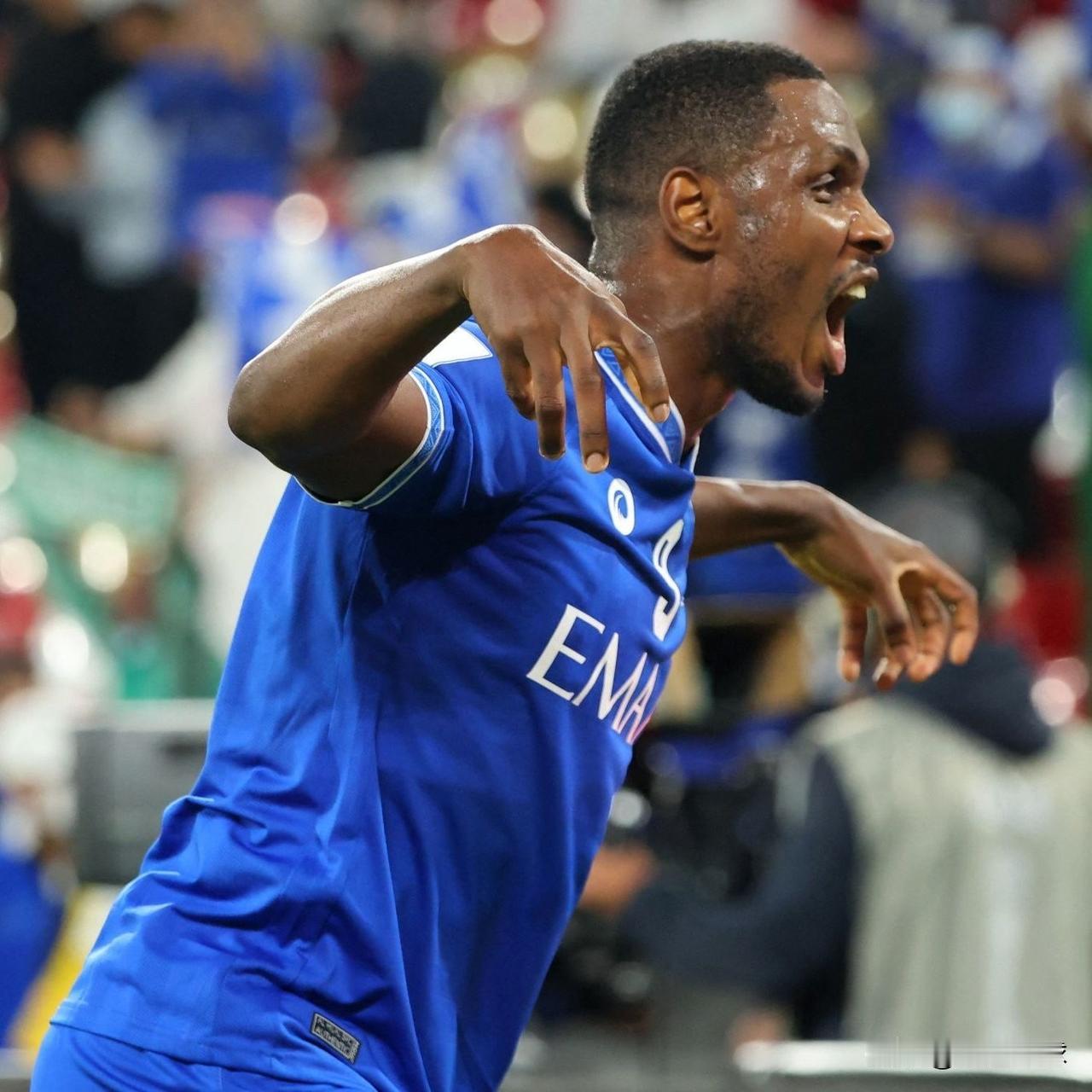 尼日利亚前锋奥丁·伊哈洛其生涯跨度（从中超到欧洲豪门再到沙特）也成为现代足球球员